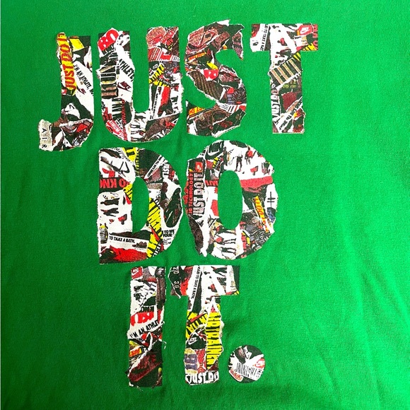 ✨BOYS NIKE TEE✨ - Picture 2 of 4